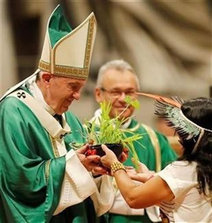 Paus Franciscus tijdens de Amazone synode