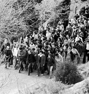 Kruisweg tijdens de Goede Week van de studenten van CL. San Leo. San Leo, 1976. © Fraternità di CL