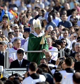 Benedictus XVI op de openingsdag van het Jaar van het Geloof, 11 oktober 2012 (Catholic Press Photo)