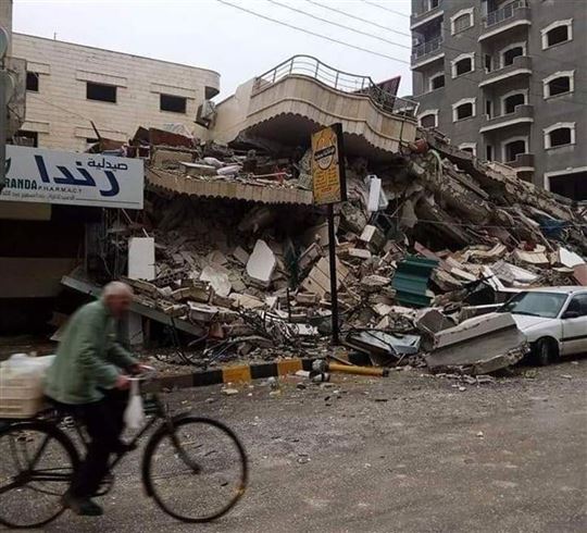 In de straten van Aleppo na de bevingen