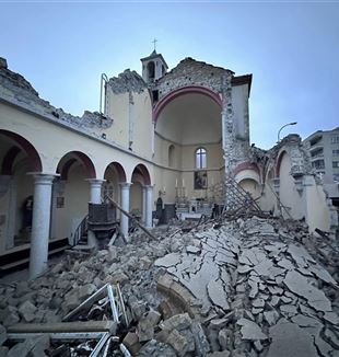 De kathedraal van Iskenderun na de aardbeving (foto: Antuan Ilgit SJ)