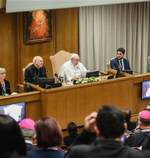 Paus Franciscus tijdens de conferentie (foto: Dicasterie voor Leken, Gezin en Leven)