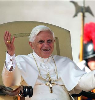 Paus Benedictus XVI (Catholic Press Photo)