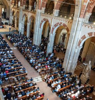 Don Giussani, de opening van de getuigenisfase van de zaak voor de zaligverklaring. Milaan, Basiliek van Sant'Ambrogio, 9 mei 2024 (Pino Franchino/Fraterniteit CL)