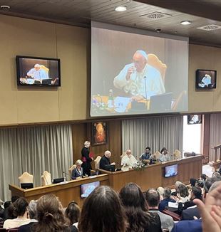 Paus Franciscus tijdens een ontmoeting met moderatoren van lekenverenigingen, bewegingen en nieuwe gemeenschappen. Rome, 13 juni 2024 (foto: Fraterniteit CL)