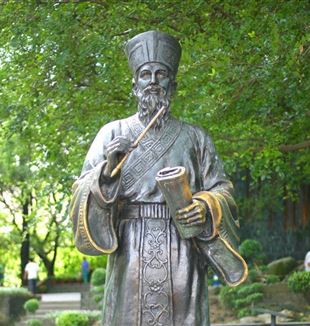 Het standbeeld van Matteo Ricci in het centrum van Macau (foto: Wikimedia Commons)