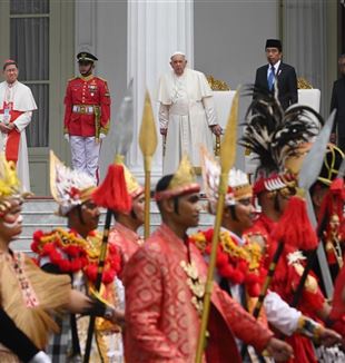 Paus Franciscus in Indonesië (Foto: Ansa/Alessandro Di Meo)