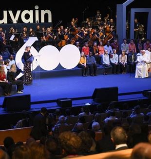 De ontmoeting met universiteitsstudenten (Foto: Catholic Press Photo/Vatican Media)