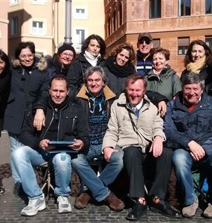 John Kinder met zijn oudste vrienden van Piazzale Corvetto (Milaan), in Rome in 2015, om paus Franciscus te zien.