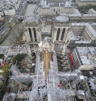 De restauratie van de Notre-Dame Kathedraal in Parijs (AP Photo/Christophe Ena/La Presse)