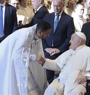 Paus Franciscus tijdens de Driekoningenviering in de Sint-Pietersbasiliek (© Katarzyna Artymiak/Catholic Press Photo)