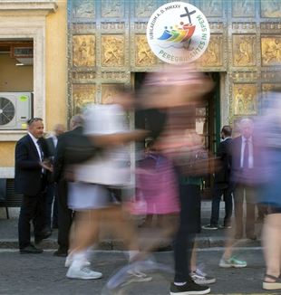 Het informatiepunt aan de Via della Conciliazione voor pelgrims voor het Jubileumjaar 2025 (© Alessia Giuliani/Catholic Press Photo)