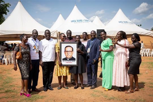 Groepsfoto op het feest in Kitgum