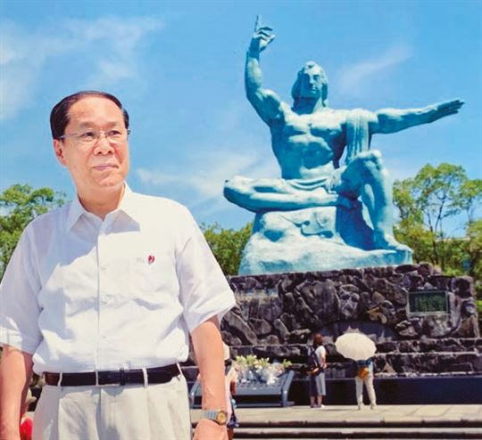 Dr. Masao Tomonaga, erevoorzitter van het Rode Kruisziekenhuis van Nagasaki