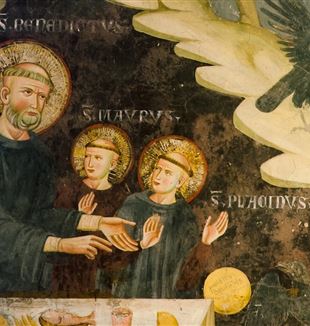 St. Benedictus met St. Mauro en St. Placido, zijn eerste volgelingen, op een fresco bewaard in Subiaco (foto monasterosanbenedettosubiaco.it)
