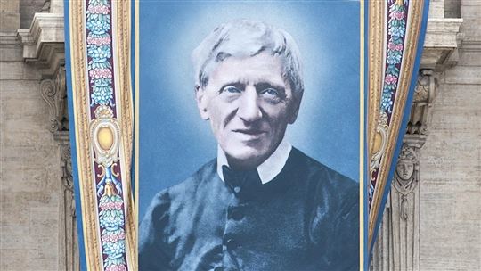 Het wandtapijt met het gezicht van Newman op de gevel van de Sint-Pietersbasiliek op de dag van zijn heiligverklaring, 10 oktober 2019 (©Catholic Press Photo)