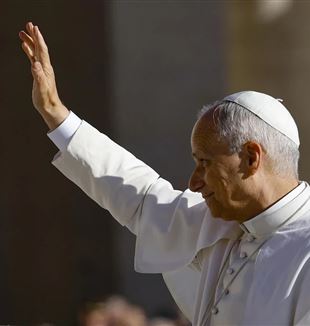 Paus Leo op het Sint-Pietersplein (© Ansa/Fabio Frustaci)