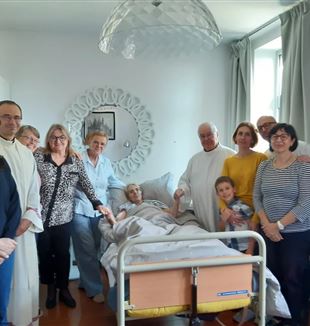 Krisya met enkele vrienden uit Polen, Duitsland en Italië, waaronder mgr. Maciej Małyga en pater Józef Adamowicz