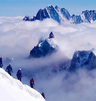 Wandelaars op de Mont Blanc (©Tim Jones/Unsplash)