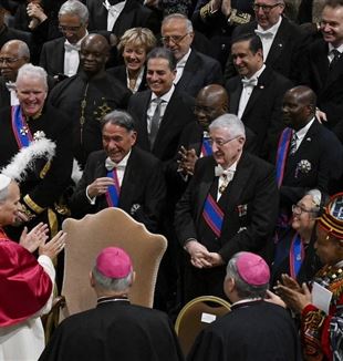 Paus Leo XIV tijdens een audiëntie met het bij de Heilige Stoel geaccrediteerde corps diplomatique (@ Vatican Media / Catholic Press Photo)
