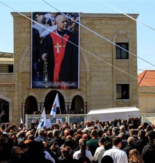 De begrafenis van pater Pierre El Raii in Qlaaya, Libanon (©Ansa/Stringer/dpa)