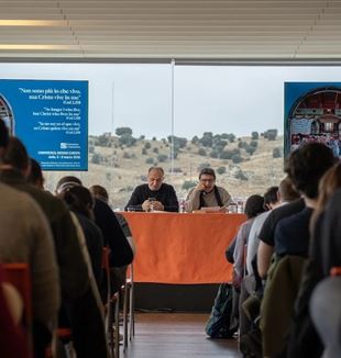 Francesco Cassese en don Paolo Prosperi tijdens een bijeenkomst (© Mercedes Laviña)