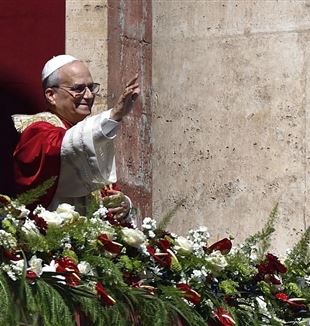 Paus Leo XIV op Paaszondag in de Sint-Pietersbasiliek (© Ansa)