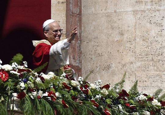 Paus Leo XIV op Paaszondag in de Sint-Pietersbasiliek (© Ansa)
