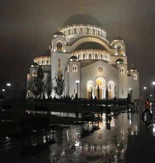De christelijke kathedraal van Sint-Sava in Belgrado bij nacht. (© Vladimir Babic Dreamstime.com)