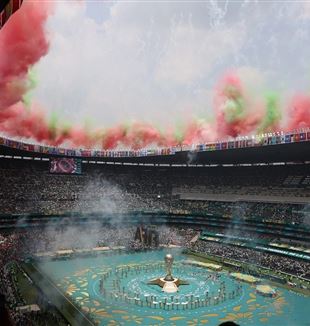 Het Azteca-stadion in Mexico-Stad, waar de openingsceremonie van het WK plaatsvond, voorafgaand aan de wedstrijd tussen Mexico en Zuid-Afrika (©Ansa/Marcin Cholewinski/ZUMA Press Wire)