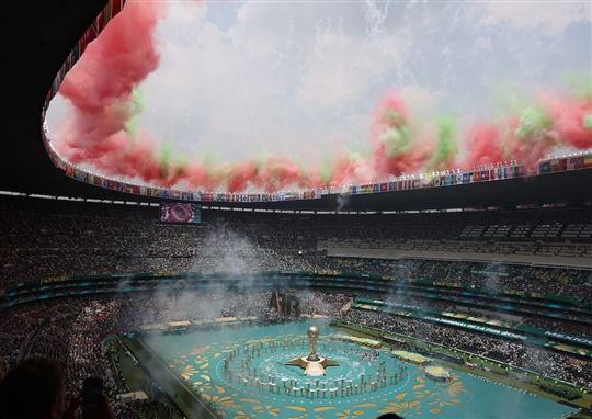 Het Azteca-stadion in Mexico-Stad, waar de openingsceremonie van het WK plaatsvond, voorafgaand aan de wedstrijd tussen Mexico en Zuid-Afrika (©Ansa/Marcin Cholewinski/ZUMA Press Wire)