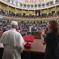 Paus Leo XIV wordt tijdens zijn apostolische reis naar Spanje toegejuicht door het Congres van Afgevaardigden in Madrid (© Ansa/Vatican Media)