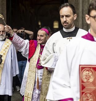 Mgr. Mario Delpini in de Sant’Ambrogio-kerk in Milaan ter afsluiting van de diocesane fase van de zaligverklaringprocedure van don Giussani (© Giovanni Dinatolo/Fraternità CL)