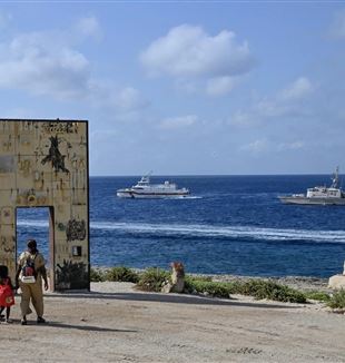 Op Lampedusa bidt paus Leo XIV voor de „Poort naar Europa“ (©Ansa/Ciro Fusco)
