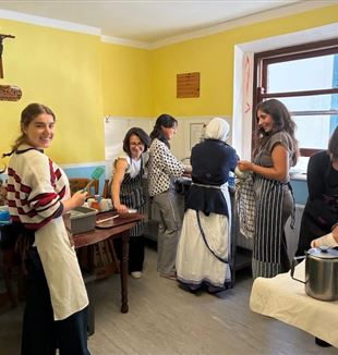 Zusters en vrijwilligers tijdens het charitatief werk bij de Missionaries of Charity. (Foto: Claudia Tempesta Soldini)